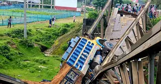 ধোবাউড়ায় ট্রাকসহ ব্রিজ ভেঙ্গে পড়লো নদীতে; সড়কে বন্ধ যান চলাচল